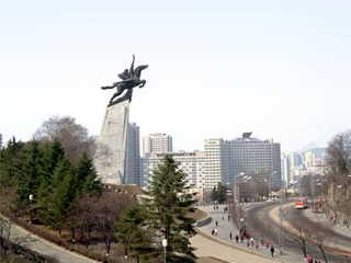 ピョンヤン(平壌)の千里馬銅像